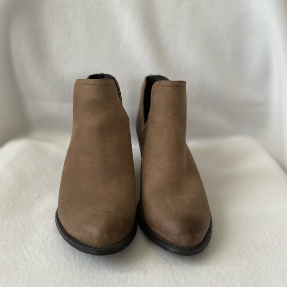 Steve Madden Size 6M Taupe Leather Ankle Boots - Picture 4 of 16